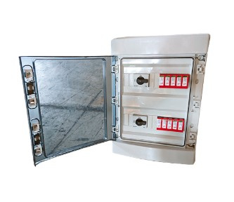 Caja combinadora Merz 3 MPPT, 3 strings, 20A, 1000VDC con supresor