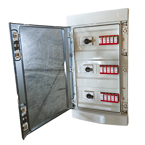 Caja combinadora Merz, 6 MPPTs, 12 entradas, 12 salidas, 20A, 1005VDC con supresor